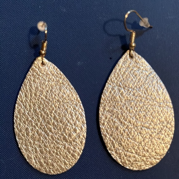 Earrings - Picture 3 of 4
